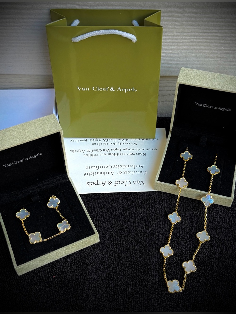 Vintage Alhambra White & 18K Yellow Gold Set (Mother-of-pearl) - NEW!